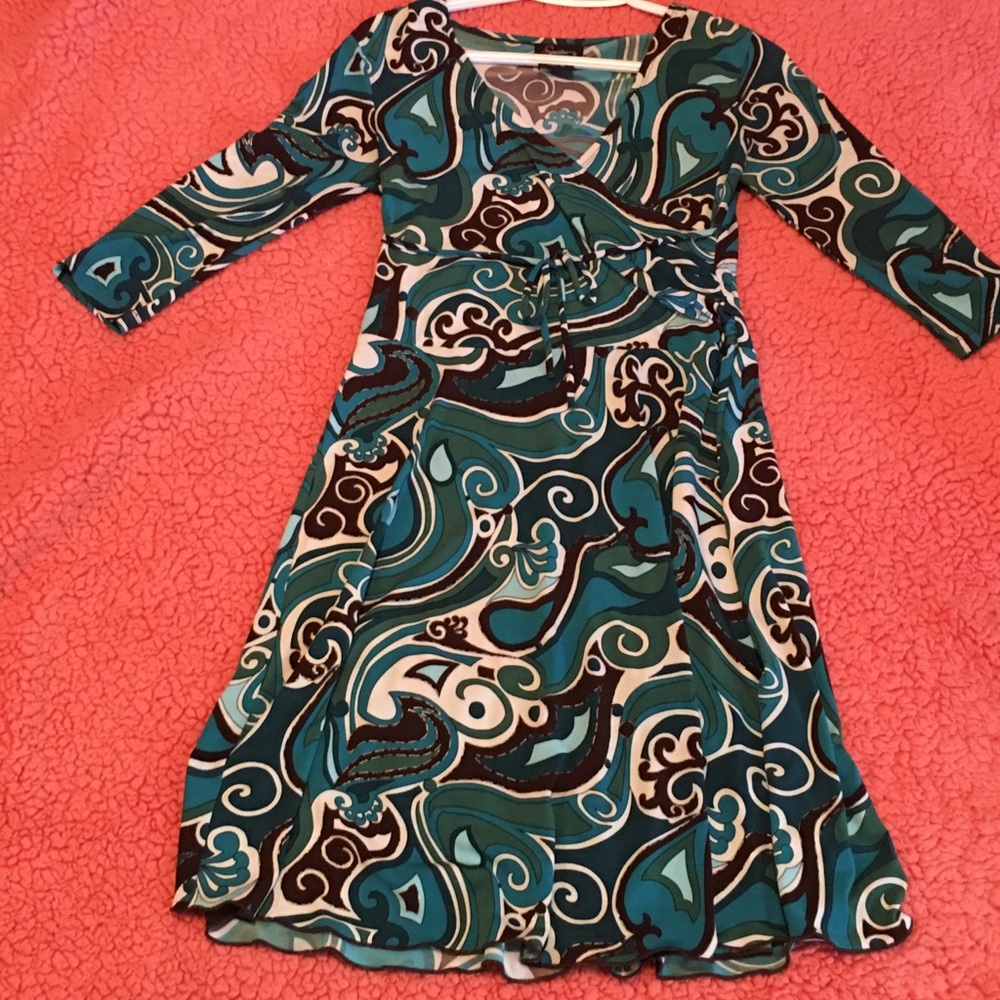 Quarter sleeve V- Neck dress